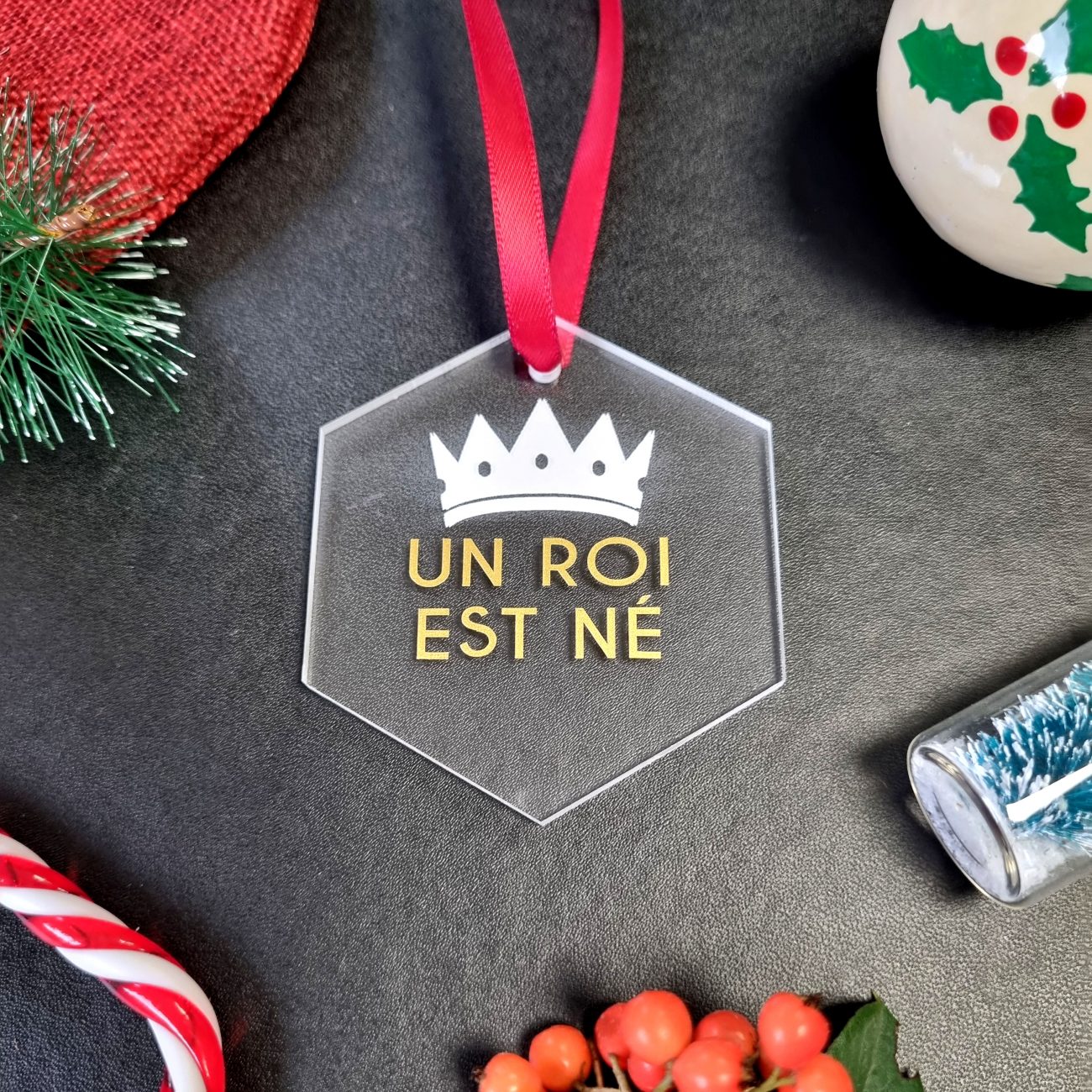 Ornement de Noël chrétien - Un Roi est né